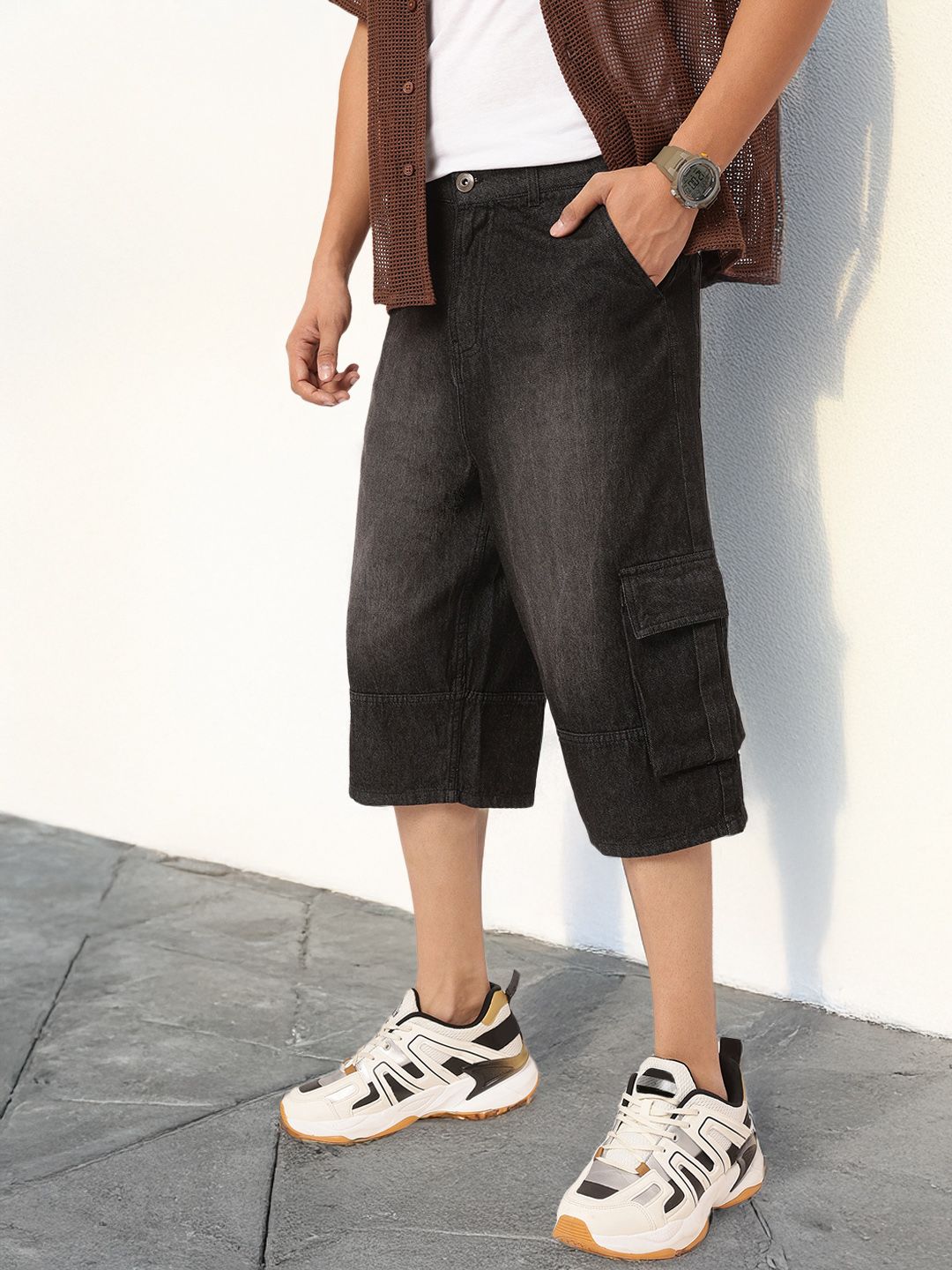 Men Crinkled Light Fade Cargo-Style Shorts